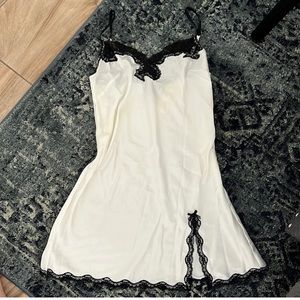 Victoria’s Secret Lace Chemise Medium